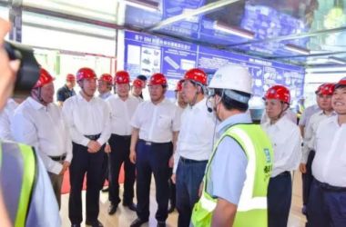 國務(wù)委員、國務(wù)院黨組成員王勇一行視察濟(jì)南漢峪A5-3項目