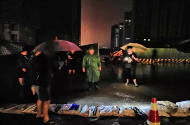 【圖片新聞】無(wú)懼臺(tái)風(fēng) 從容應(yīng)對(duì)——貝特公司各項(xiàng)目部嚴(yán)陣以待做好臺(tái)風(fēng)防范工作